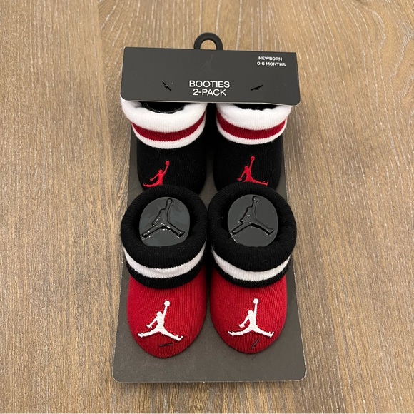 Nike Jordan Baby Booties 2-Pack Red and Black - Picture 1 of 5